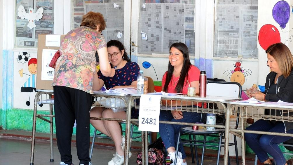 Elecciones 2019, gente votando