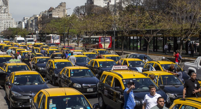 Protestas de taxistas contra Uber y Cabify