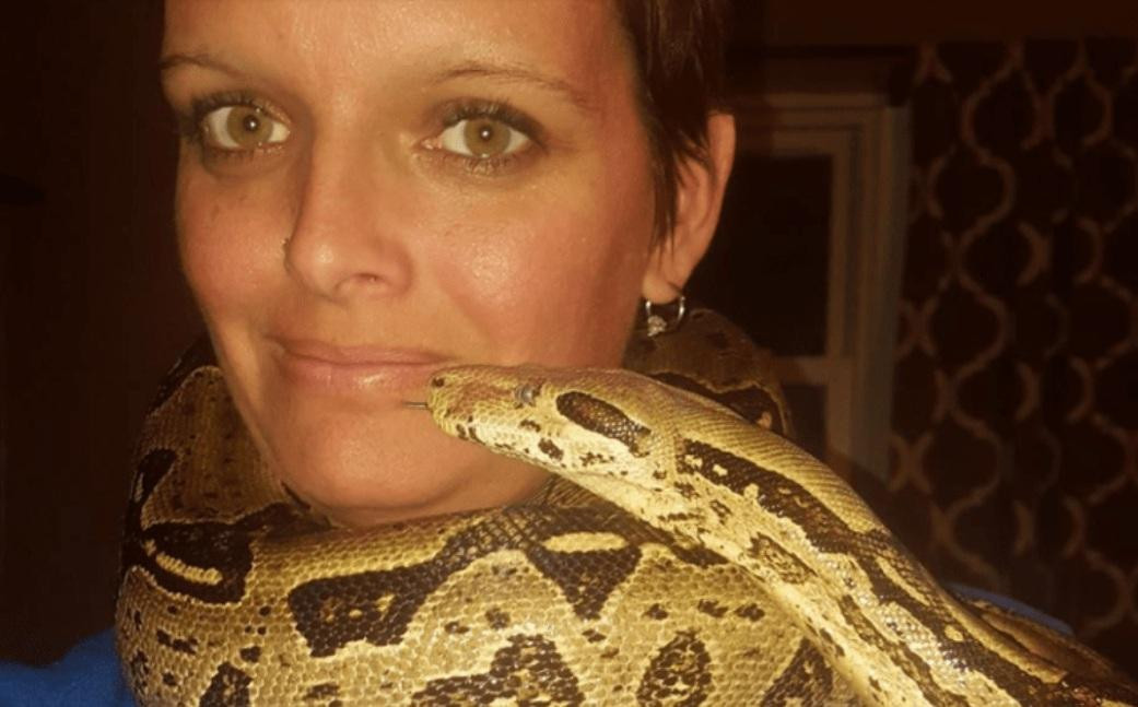 Laura Hurst, asesinada por una serpiente