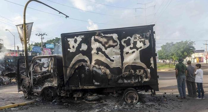 Destrucción en las calles de Culiacán, México