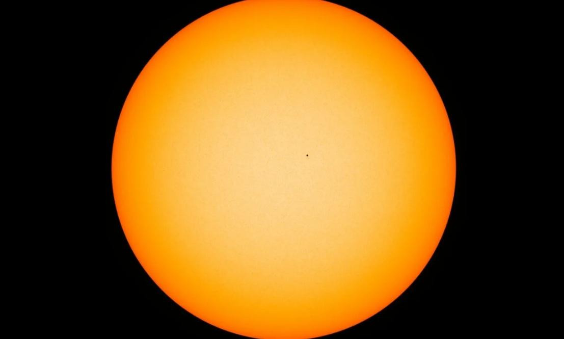 Mercurio pasea frente al Sol, NASA, ciencia, planetas	