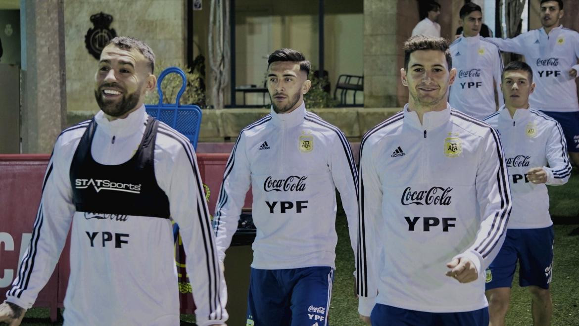 Los jugadores de la seleccion argentina Nicolas Otamendi, Nicolas Gonzalez y Lucas Alario durante el primer entrenamiento en Mallorca, NA
