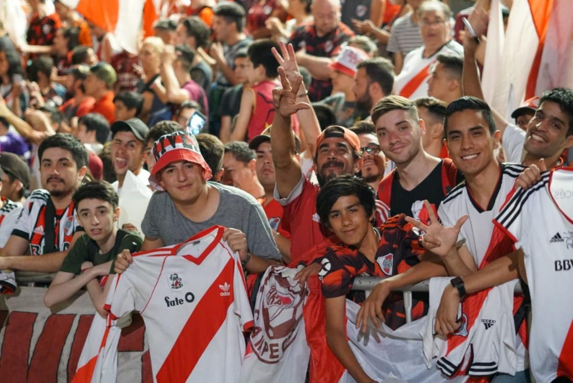 Recibimiento de River en Córdoba