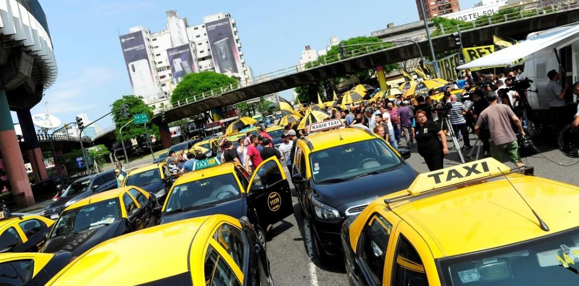 Protesta de taxistas contra Uber y Cabify