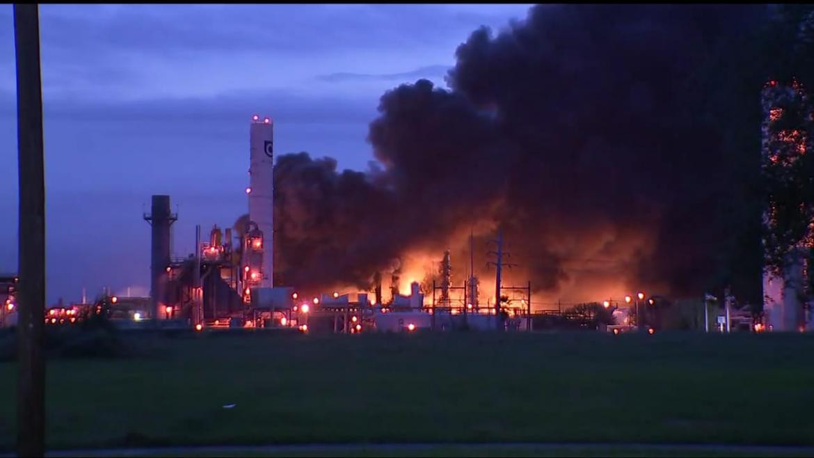 Explosión en planta química, Texas, captura video