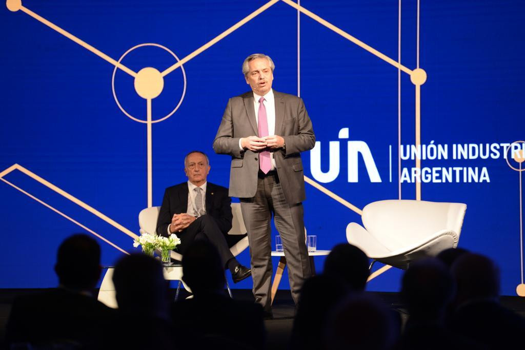 Alberto Fernández ante empresarios de la UIA