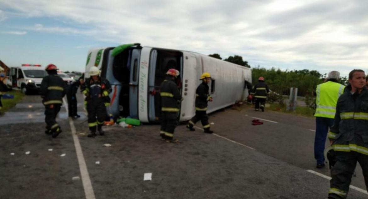 Accidente de micro fatal en Lezama, ruta 2