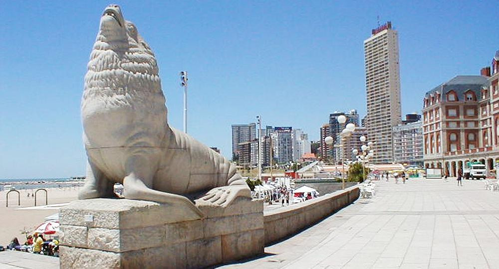 Monumento a lobos marinos, Mar del Plata, NA