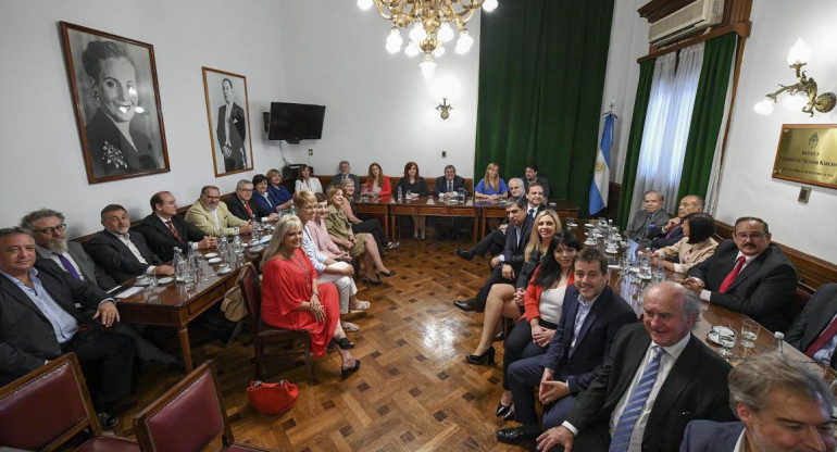 Cristina Fernández de Kirchner se reunió con el bloque de senadores del Frente de Todos, NA
