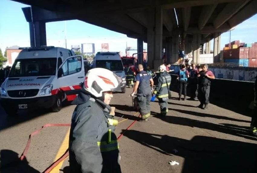 Choque y vuelco fatal en el puente Avellaneda