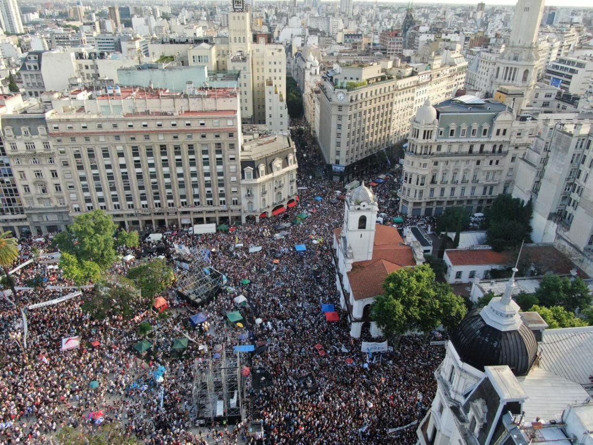 Plaza de Mayo colmada en la asunción de Alberto Fernández