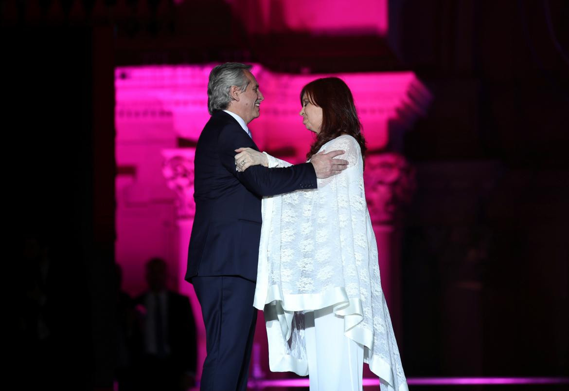 Cristina Fernández de Kirchner y Alberto Fernández en Plaza de Mayo, REUTERS