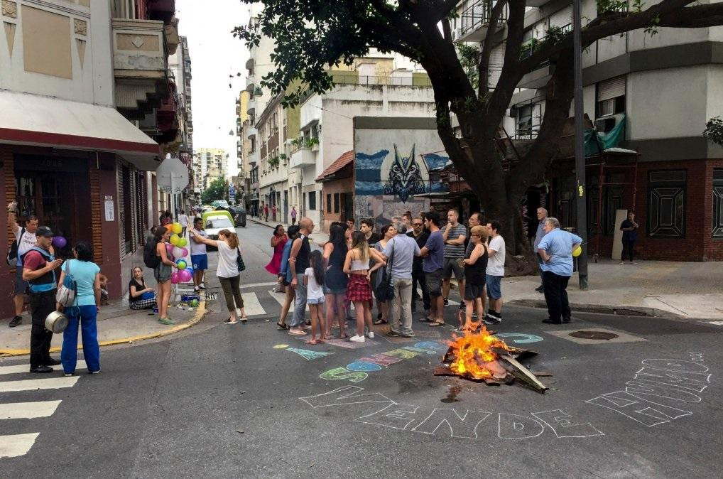 Cortes de luz, Edenor y Edesur, Familias reclaman en las calles, NA