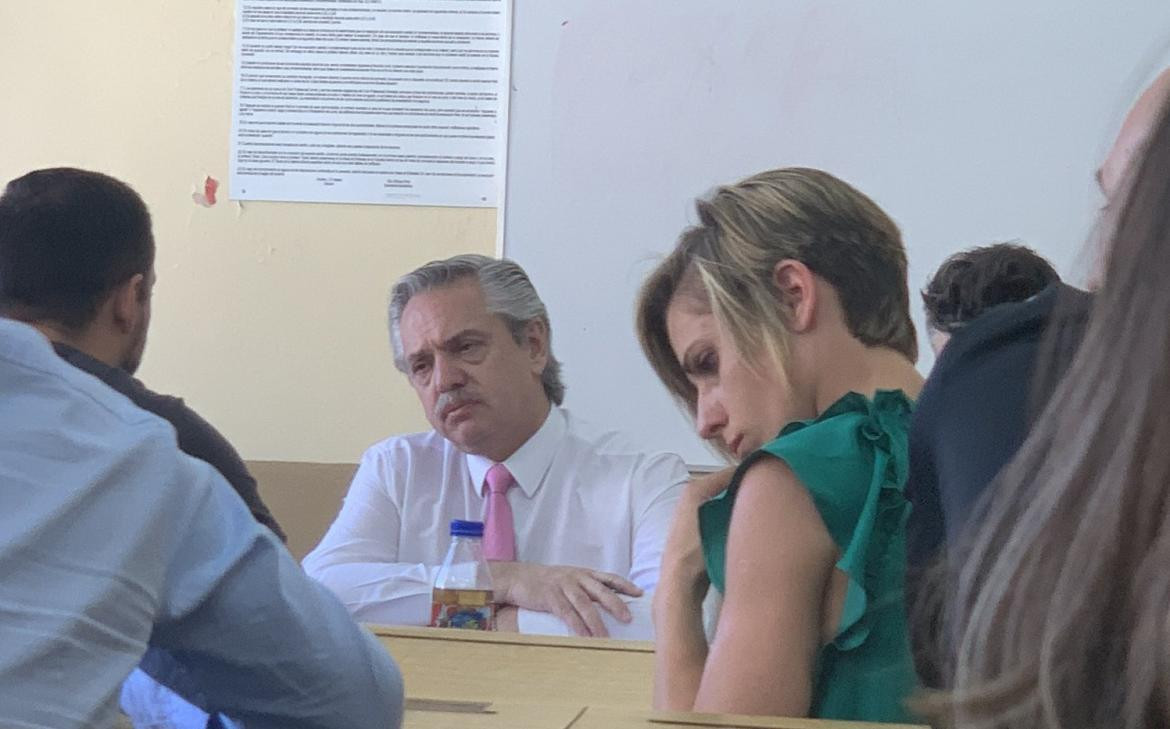 Alberto Fernández tomando examen en la UBA