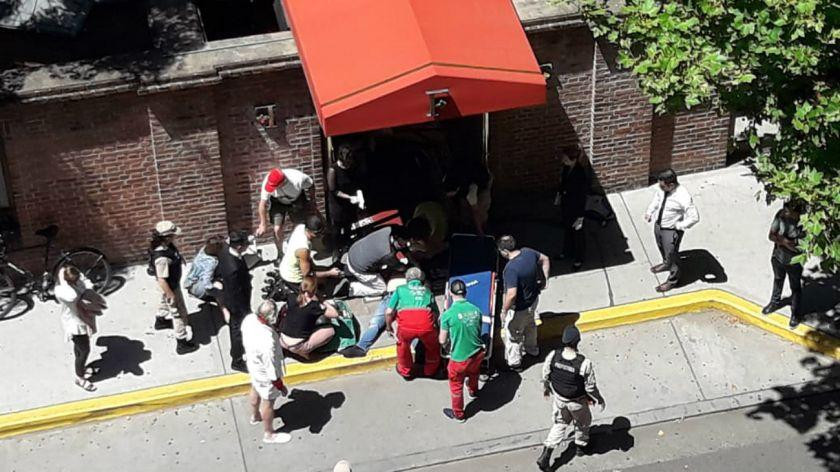 Ataque en puerta de Hotel Faena, motochorros balean a dos turistas