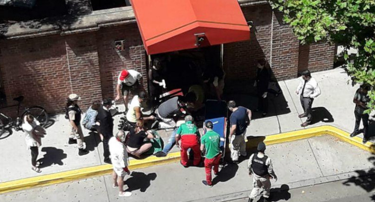 Ataque en puerta de Hotel Faena, motochorros balean a dos turistas