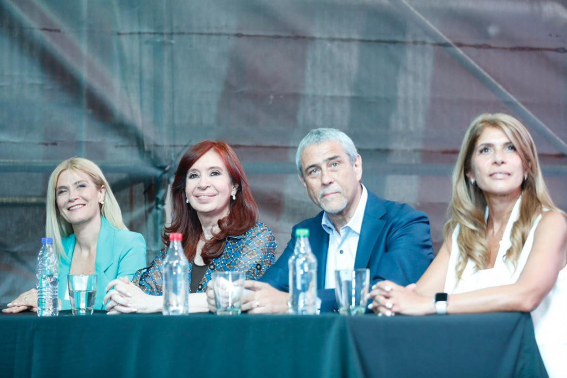 Cristina Kirchner junto a Verónica Magario en la asunción de Jorge Ferraresi en Avellaneda