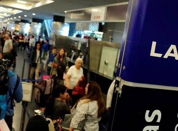 Demoras y cancelaciones en Aeroparque y Ezeiza