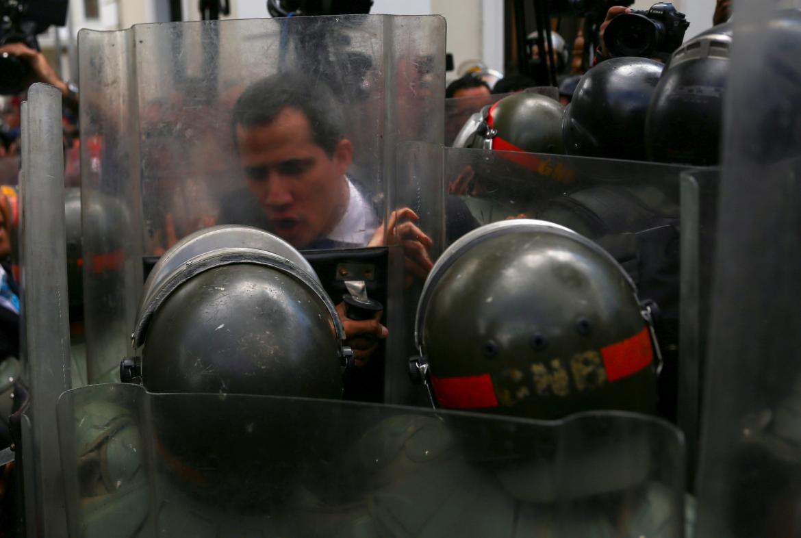 Incidentes frente al Parlamento de Venezuela, REUTERS