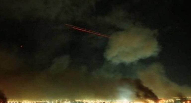 Irán bombardeó con misiles una base aérea de Estados Unidos en Irak, Twitter