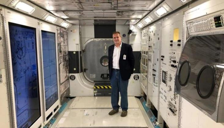 Doctor Stephan Moll ayudó a la tripulación de la NASA