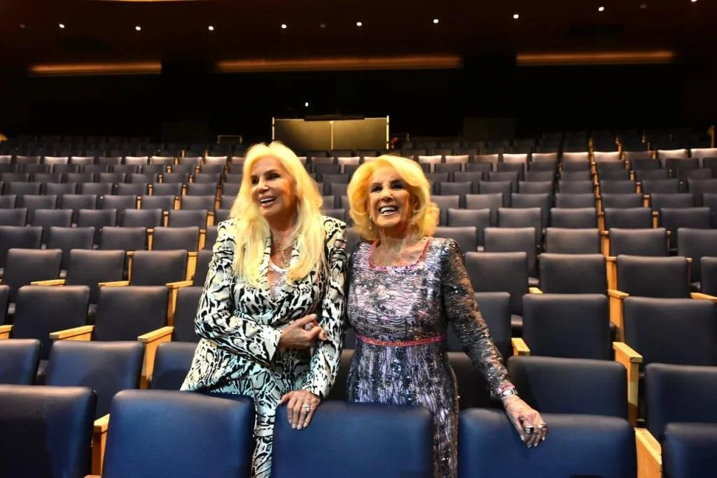 Mirtha Legrand y Susana Giménez juntas en el teatro Tronador, Mar del Plata