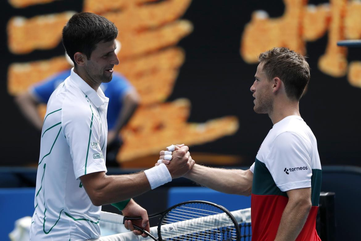 Novak Djokovic ante Diego Schwartzman en Abierto de Australia, REUTERS