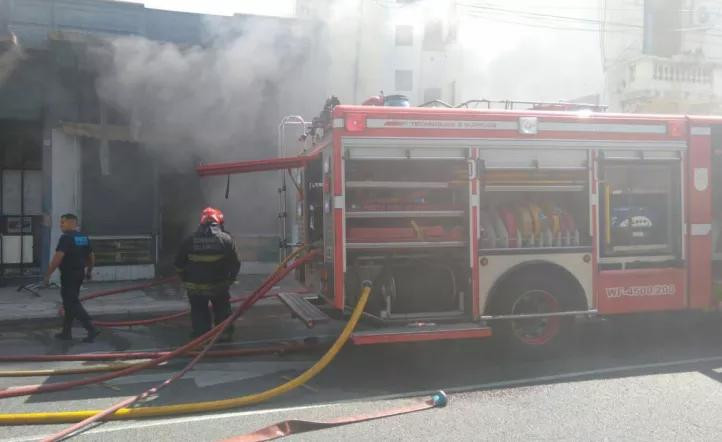 Feroz incendio en un supermercado chino en Palermo, Twitter