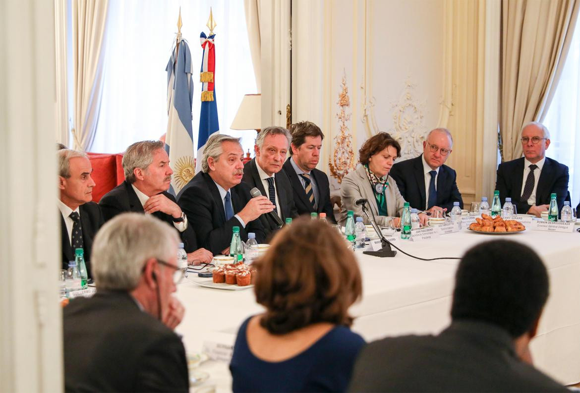 Alberto Fernández con empresarios franceses, gira por Europa, NA