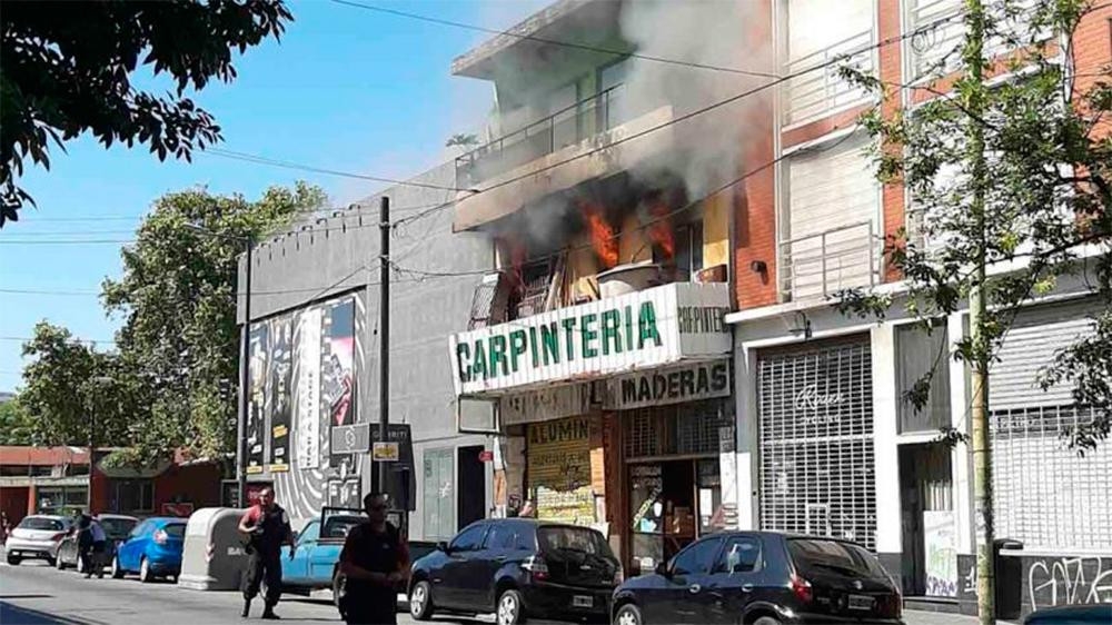 Incendio en carpintería, barrio de Palermo, Foto: Twitter