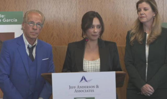 Sochil Martin, en una rueda de prensa en California, tras presentar la denuncia contra la cúpula de La Luz del Mundo
