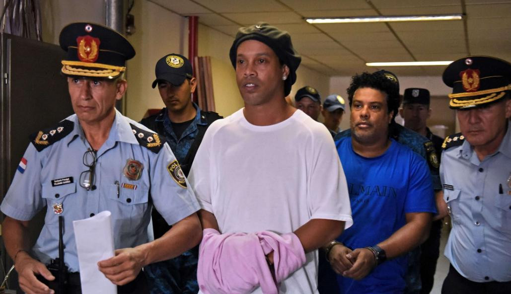 Ronaldinho, detenido en Paraguay