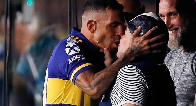 Tevez le dio un pico a Maradona, Superliga final, Boca vs Gimnasia