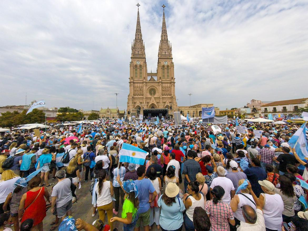 Aborto, misa en Luján, Iglesia, NA	