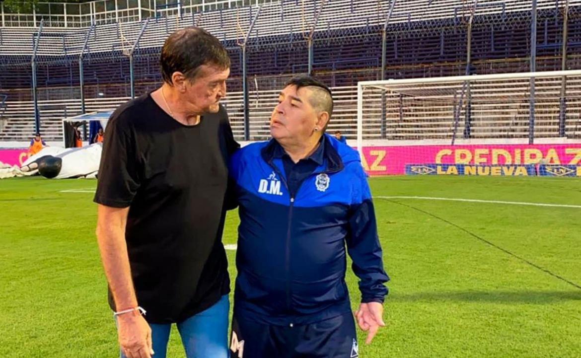 Copa de la Superliga, Falcioni y Maradona