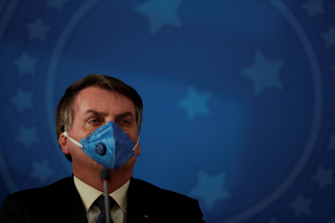 Coronavirus, Brasil, Bolsonaro con barbijo, REUTERS