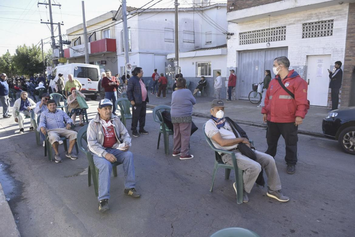 Cola en los bancos para cobrar jubilaciones