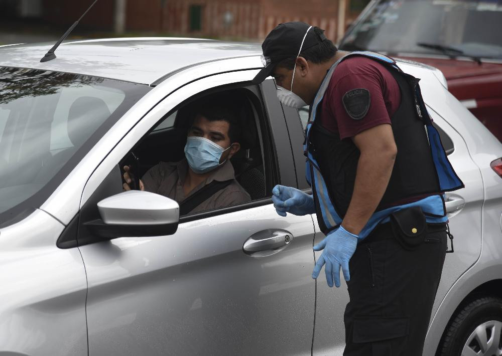 Coronavirus, Argentina, controles callejeros por cuarentena, NA