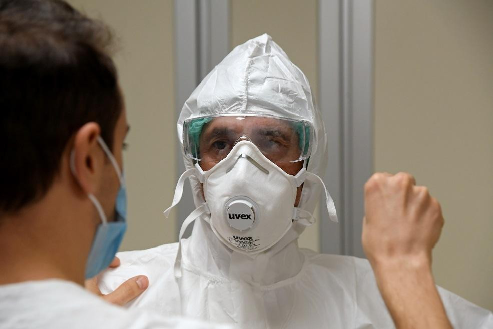 Coronavirus, Italia, hombre con máscara, Reuters