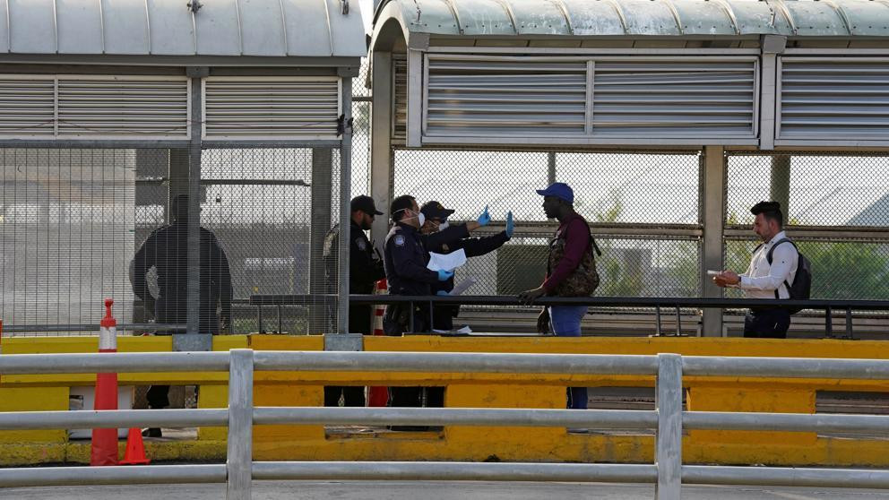 Agentes de Aduanas y Protección Fronteriza de EE. UU.