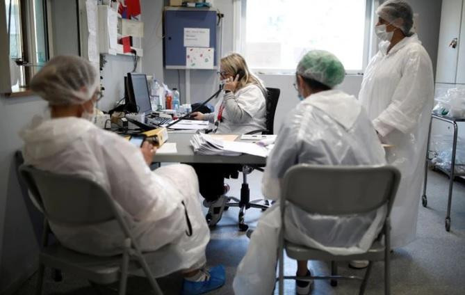 Trabajo de científicos contra el coronavirus en Francia, REUTERS
