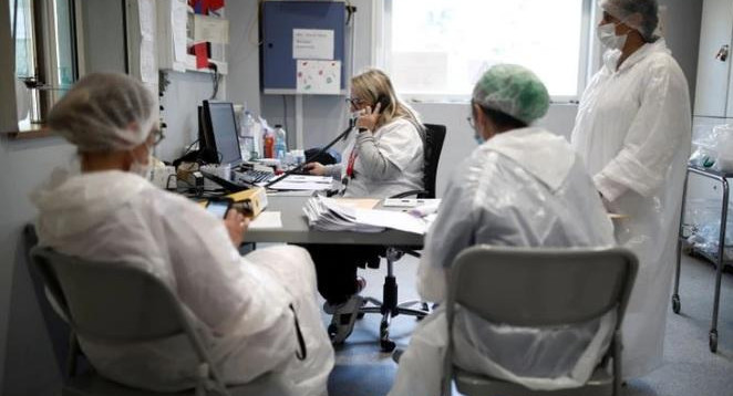 Trabajo de científicos contra el coronavirus en Francia, REUTERS