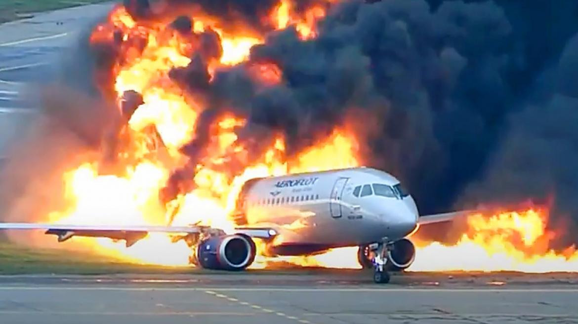 Terrible accidente aéreo en aeropuerto de Rusia