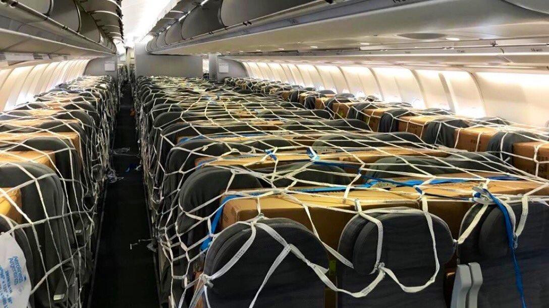 Avión de Aerolíneas Argentinas proveniente de China con insumos médicos