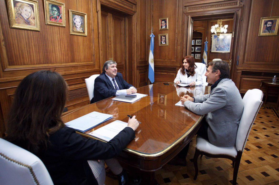 Cristina Fernández junto a Luis Naidenoff y José Mayans por sesiones virtuales en Senado