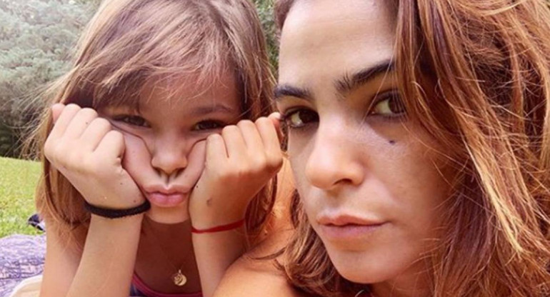 Agustina Cherri y su hija