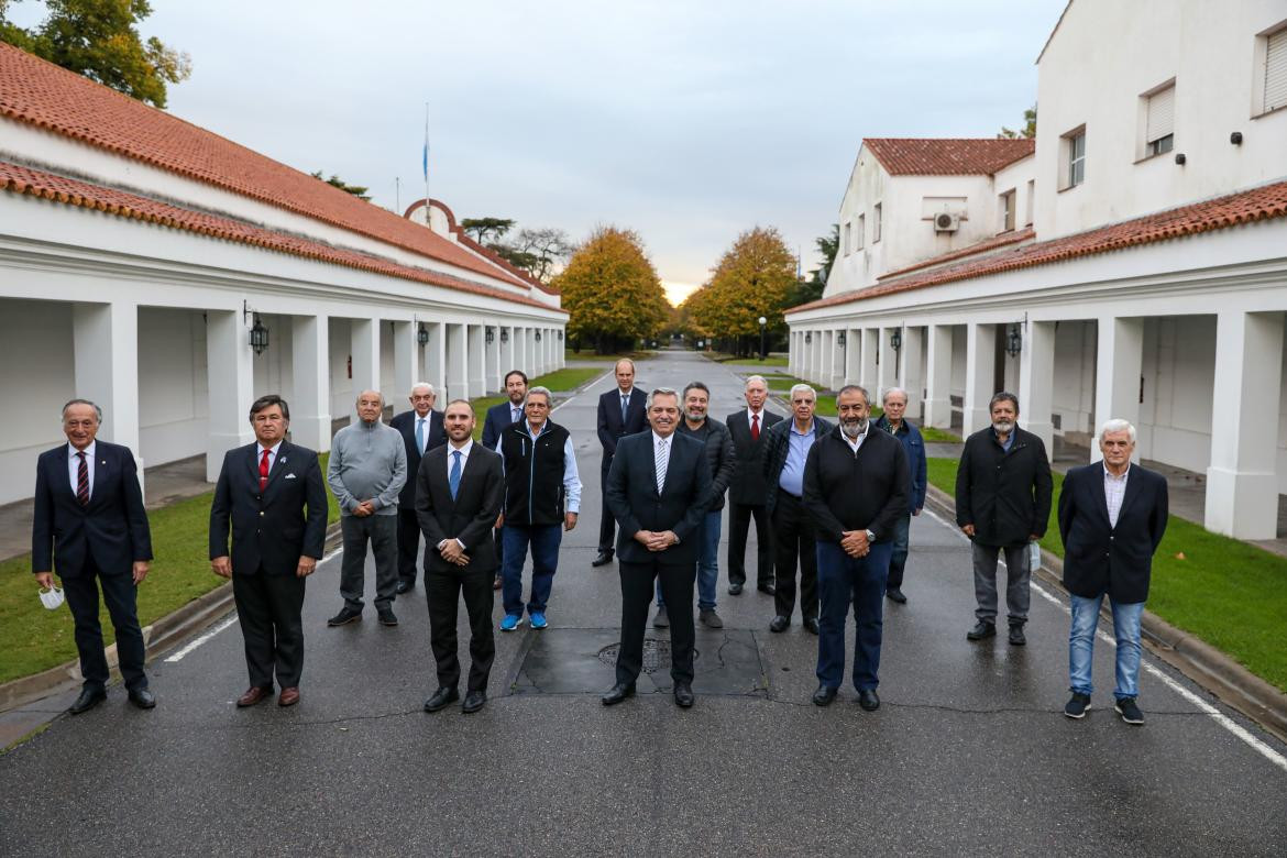 Alberto Fernández junto a gremios y empresarios en la Quinta de Olivos, AGENCIA NA