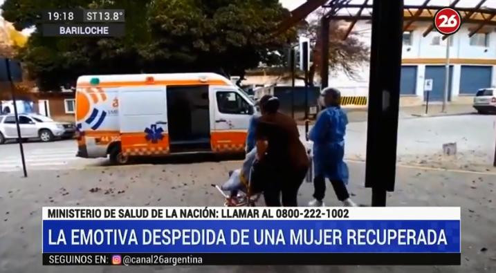 Mujer de 60 años, curada de coronavirus, fue despedida con aplausos del hospital, CANAL 26