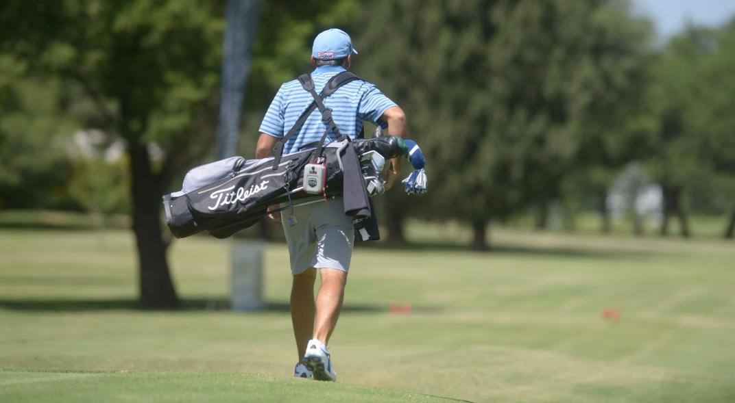 Práctica de golf en countries