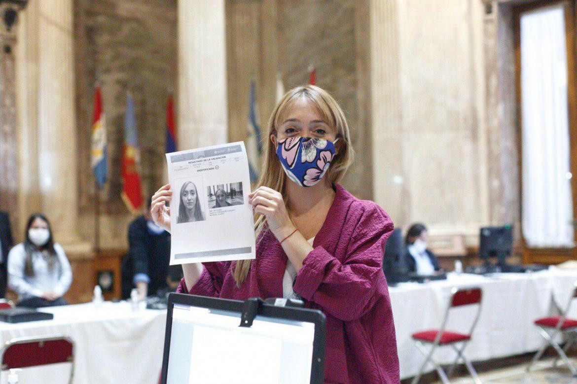 Sesión virtual en Senado, validación de identidad